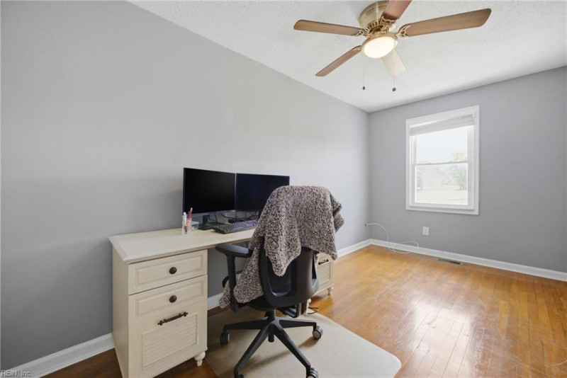 Photo 8 of 41 residential for sale in Chesapeake virginia