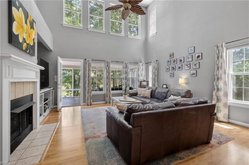 Photo 12 of 34 residential for sale in Virginia Beach virginia