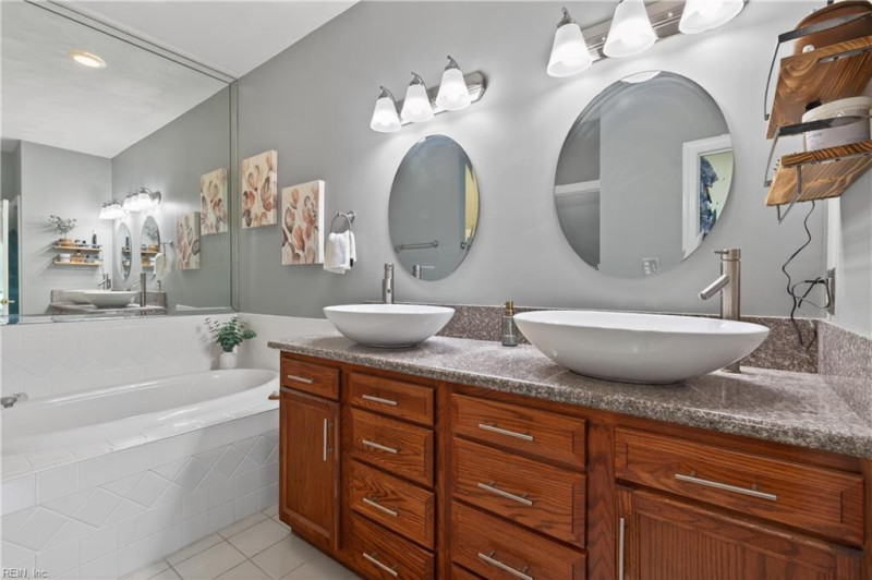 Photo 18 of 34 residential for sale in Virginia Beach virginia