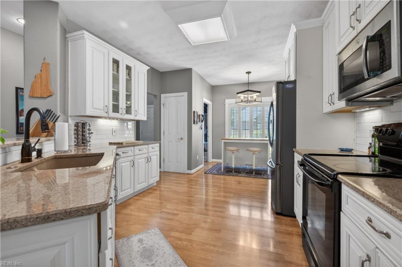 Photo 5 of 34 residential for sale in Virginia Beach virginia