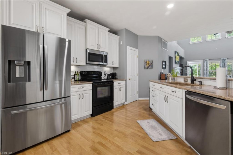 Photo 7 of 34 residential for sale in Virginia Beach virginia