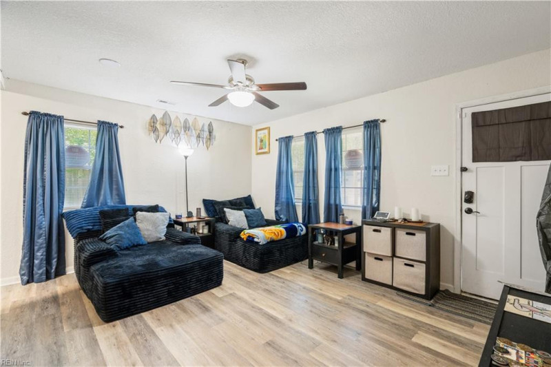 Photo 11 of 22 residential for sale in Hampton virginia