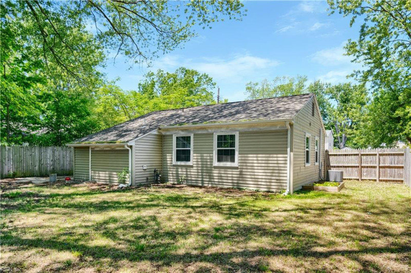Photo 4 of 22 residential for sale in Hampton virginia