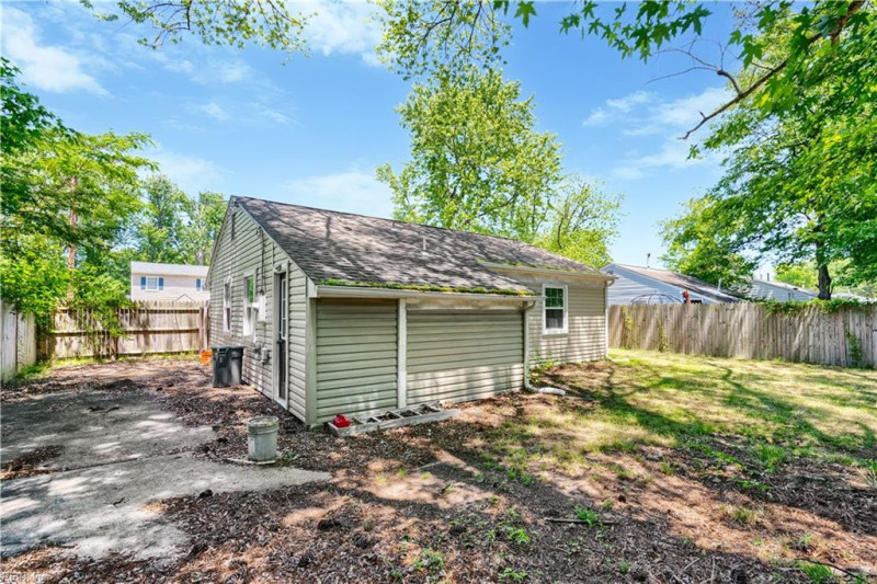 Photo 5 of 22 residential for sale in Hampton virginia
