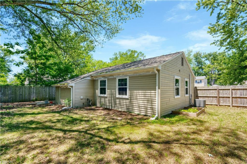Photo 6 of 22 residential for sale in Hampton virginia