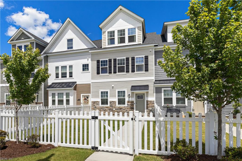 Photo 2 of 29 residential for sale in Chesapeake virginia