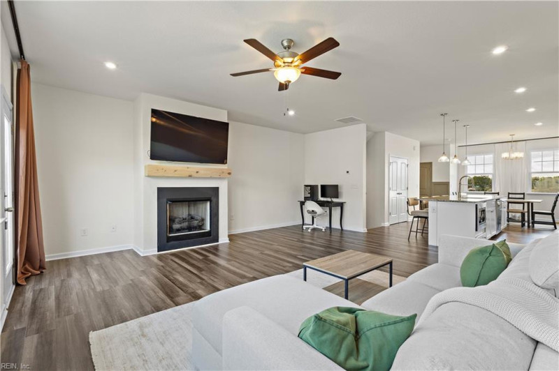 Photo 6 of 29 residential for sale in Chesapeake virginia