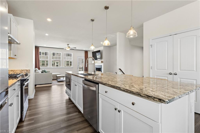 Photo 8 of 29 residential for sale in Chesapeake virginia