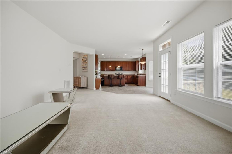 Photo 11 of 50 residential for sale in Chesapeake virginia