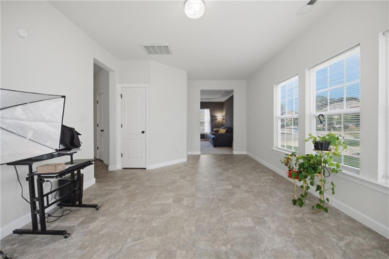 Photo 14 of 50 residential for sale in Chesapeake virginia