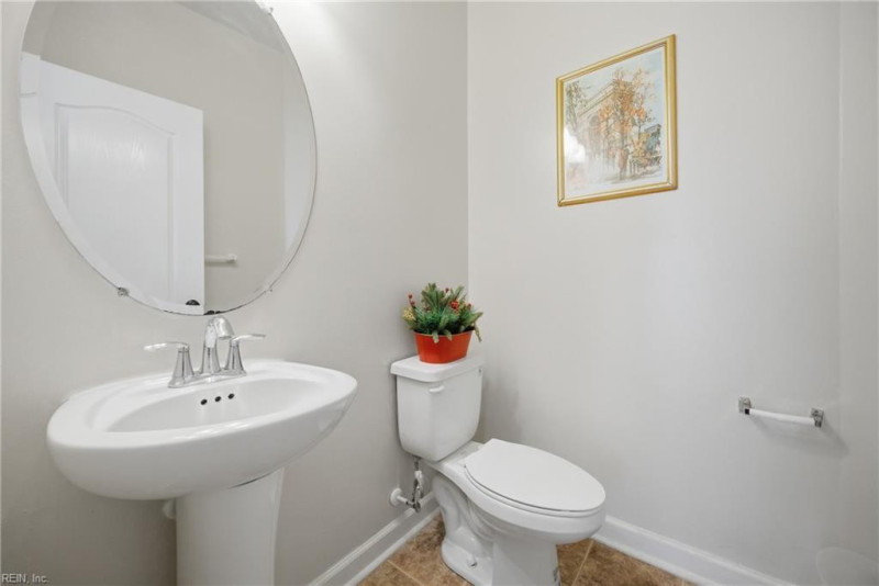 Photo 17 of 50 residential for sale in Chesapeake virginia