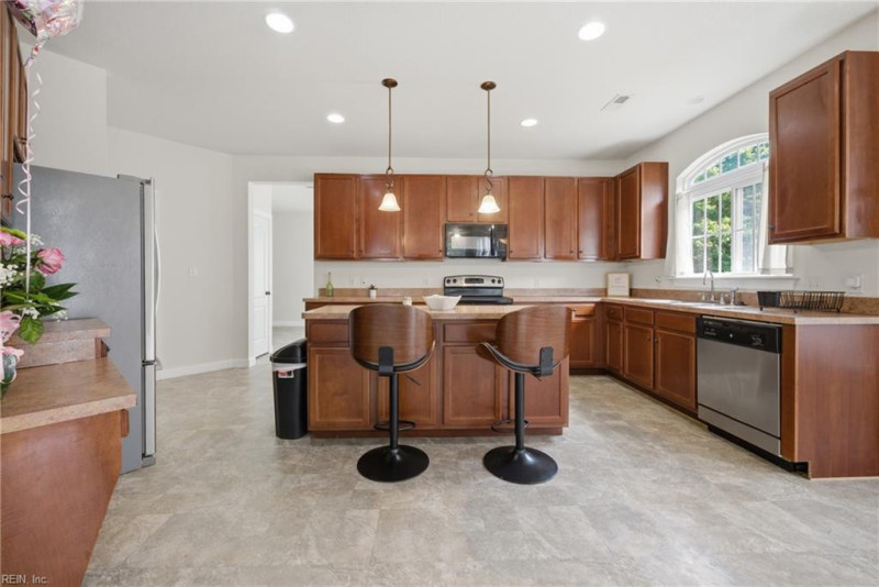 Photo 6 of 50 residential for sale in Chesapeake virginia
