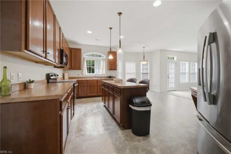 Photo 8 of 50 residential for sale in Chesapeake virginia