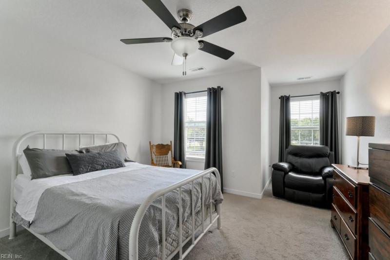 Photo 14 of 25 residential for sale in Chesapeake virginia