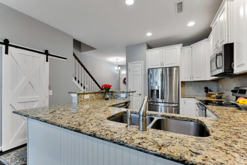 Photo 4 of 25 residential for sale in Chesapeake virginia