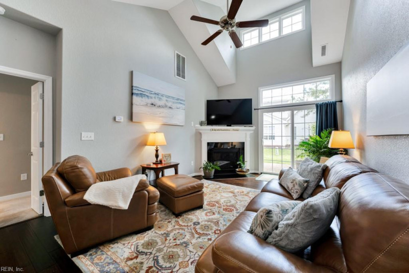 Photo 9 of 25 residential for sale in Chesapeake virginia