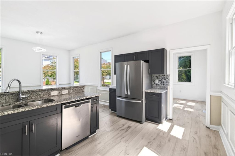Photo 10 of 40 residential for sale in Norfolk virginia