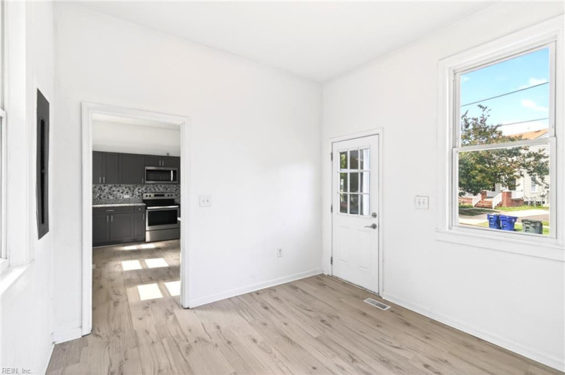 Photo 11 of 40 residential for sale in Norfolk virginia