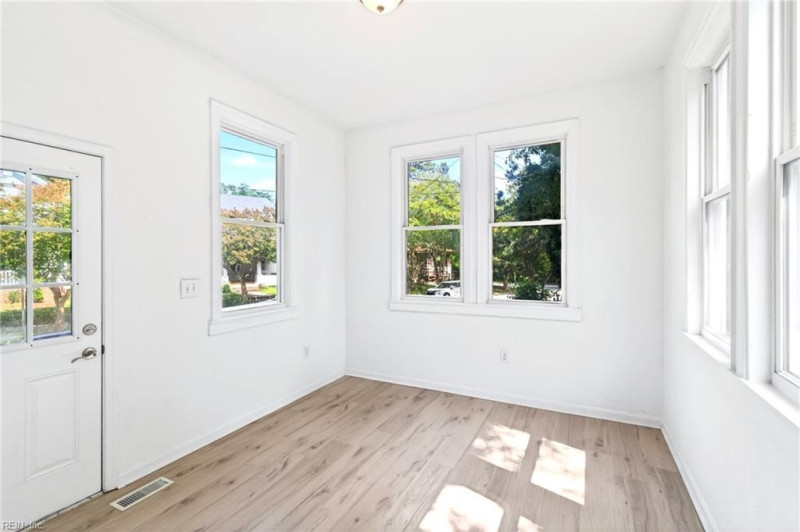 Photo 12 of 40 residential for sale in Norfolk virginia
