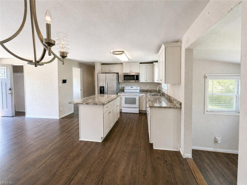 Photo 4 of 17 residential for sale in Hampton virginia