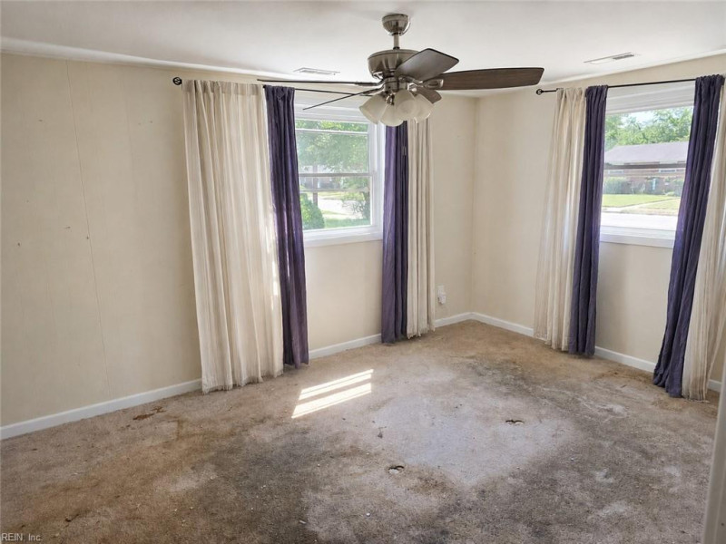Photo 5 of 17 residential for sale in Hampton virginia