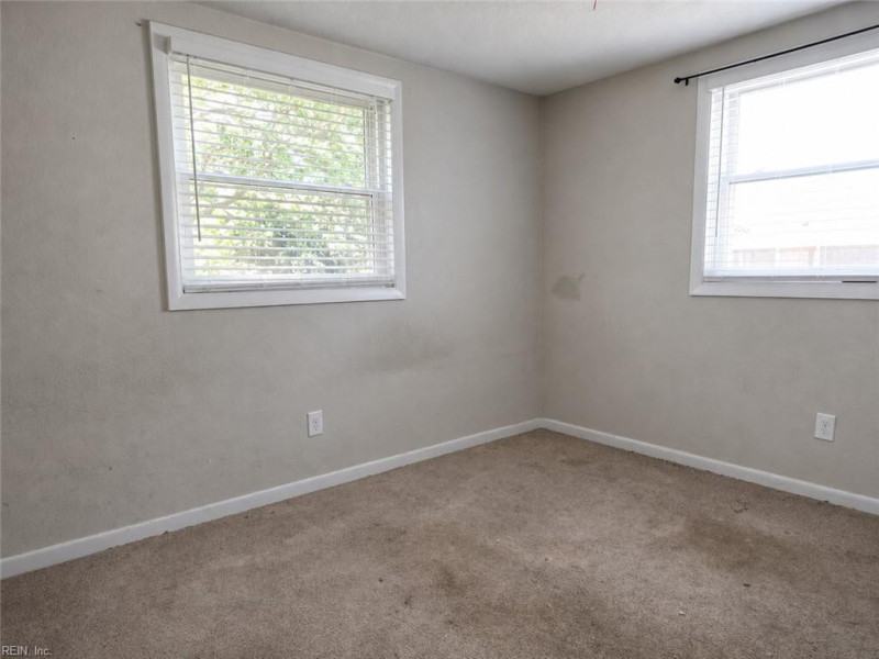 Photo 6 of 17 residential for sale in Hampton virginia