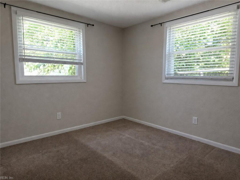 Photo 7 of 17 residential for sale in Hampton virginia