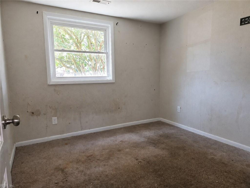 Photo 8 of 17 residential for sale in Hampton virginia