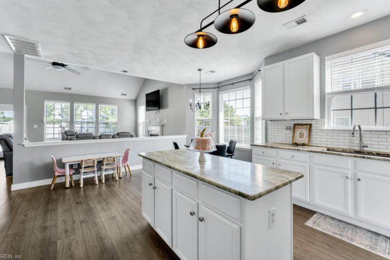 Photo 11 of 50 residential for sale in Chesapeake virginia
