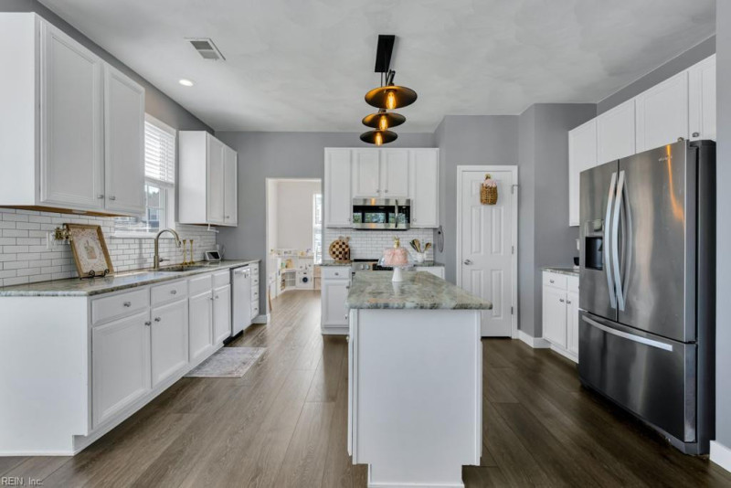 Photo 12 of 50 residential for sale in Chesapeake virginia
