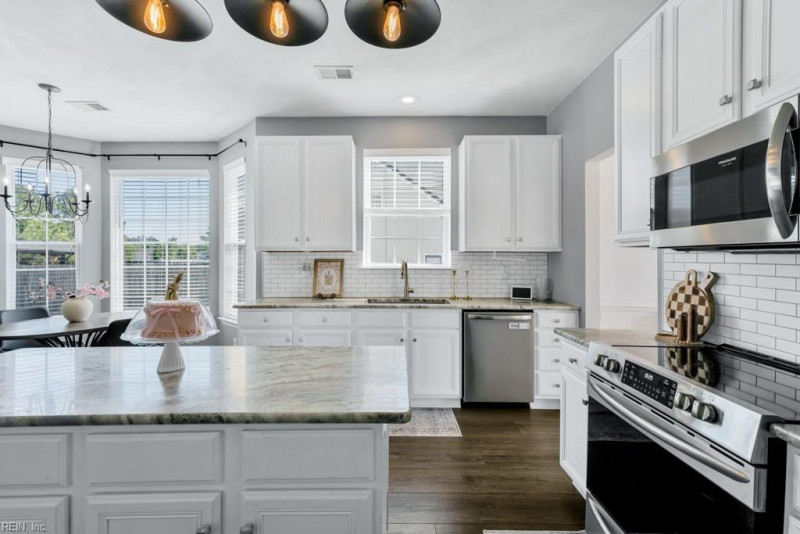 Photo 13 of 50 residential for sale in Chesapeake virginia