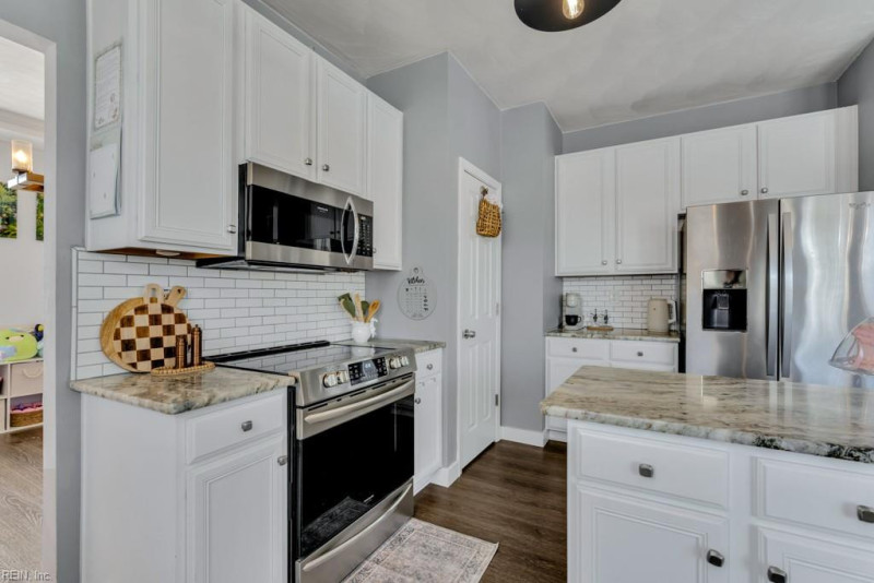 Photo 14 of 50 residential for sale in Chesapeake virginia