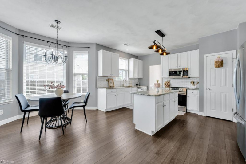 Photo 16 of 50 residential for sale in Chesapeake virginia