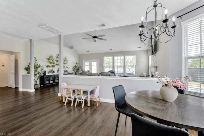 Photo 17 of 50 residential for sale in Chesapeake virginia
