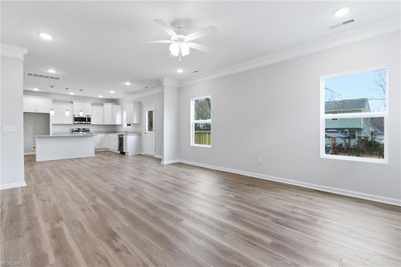 Photo 11 of 31 residential for sale in Hampton virginia