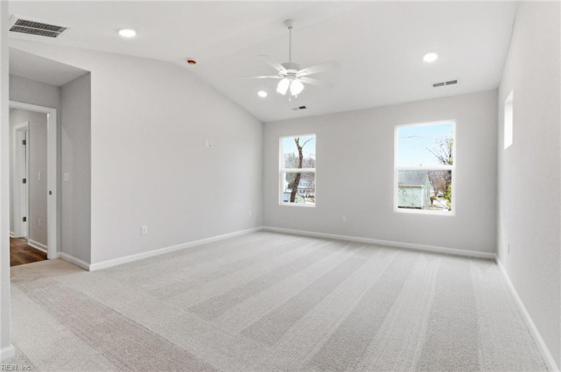 Photo 13 of 31 residential for sale in Hampton virginia