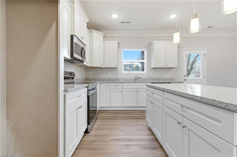 Photo 6 of 31 residential for sale in Hampton virginia
