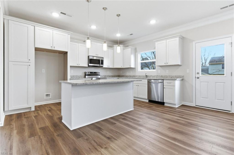Photo 7 of 31 residential for sale in Hampton virginia
