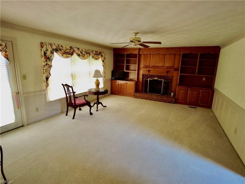 Photo 13 of 50 residential for sale in Chesapeake virginia