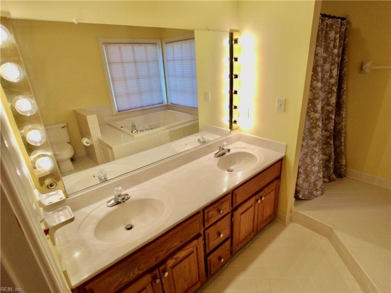 Photo 20 of 50 residential for sale in Chesapeake virginia