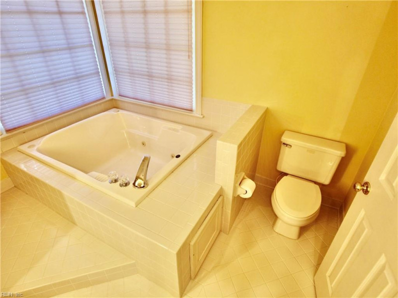Photo 21 of 50 residential for sale in Chesapeake virginia