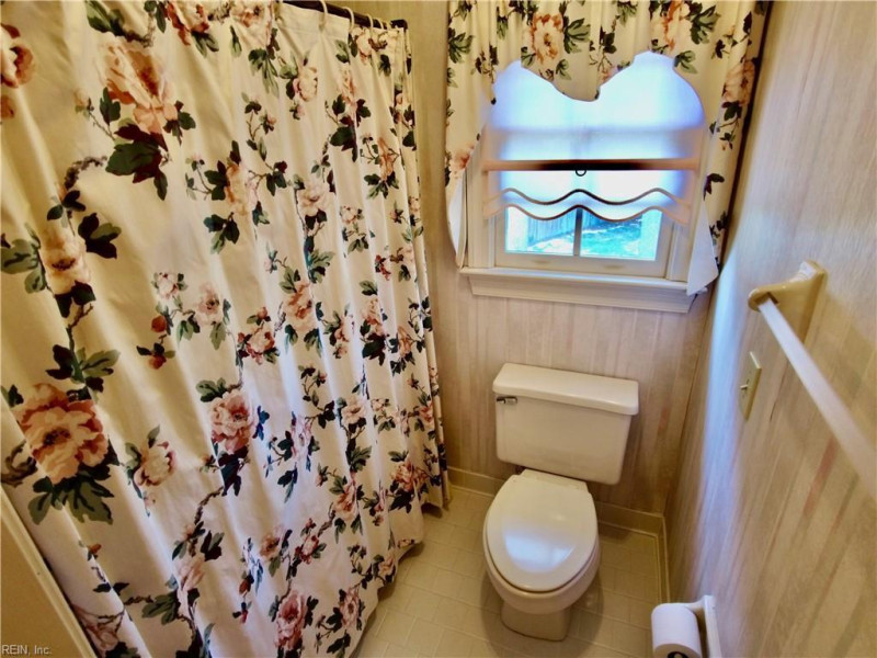 Photo 31 of 50 residential for sale in Chesapeake virginia