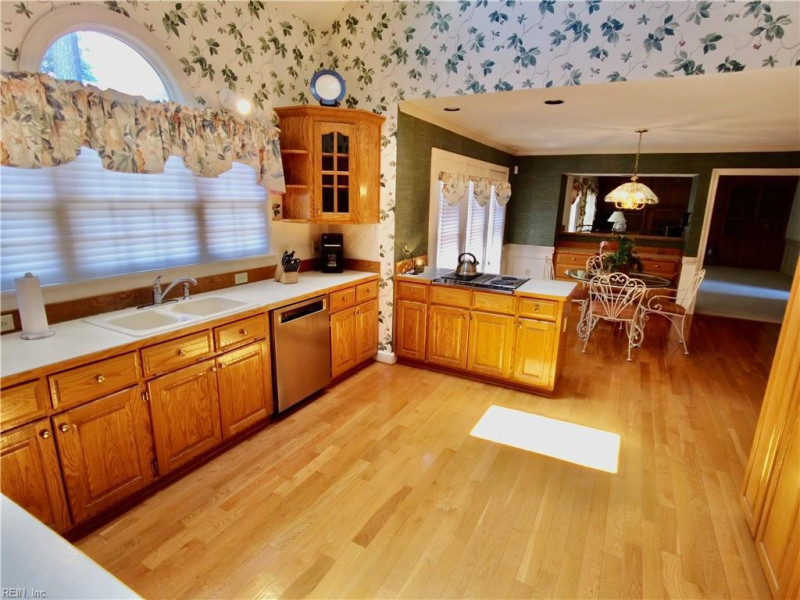 Photo 4 of 50 residential for sale in Chesapeake virginia