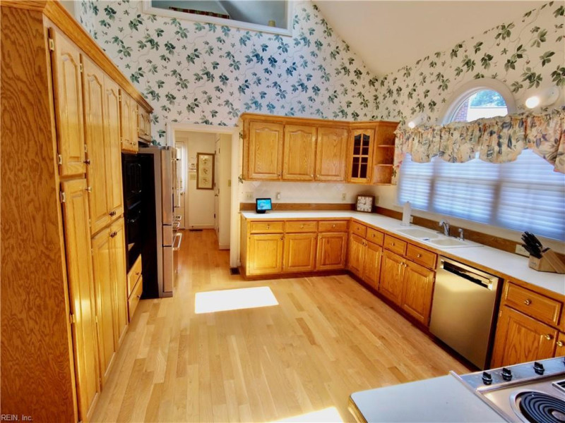 Photo 5 of 50 residential for sale in Chesapeake virginia