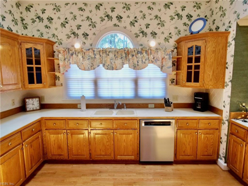 Photo 6 of 50 residential for sale in Chesapeake virginia