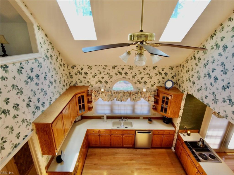 Photo 8 of 50 residential for sale in Chesapeake virginia