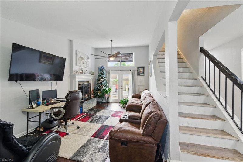 Photo 4 of 30 residential for sale in Virginia Beach virginia