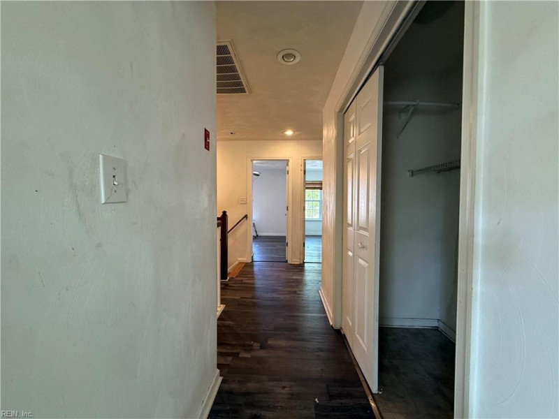 Photo 11 of 17 residential for sale in Virginia Beach virginia