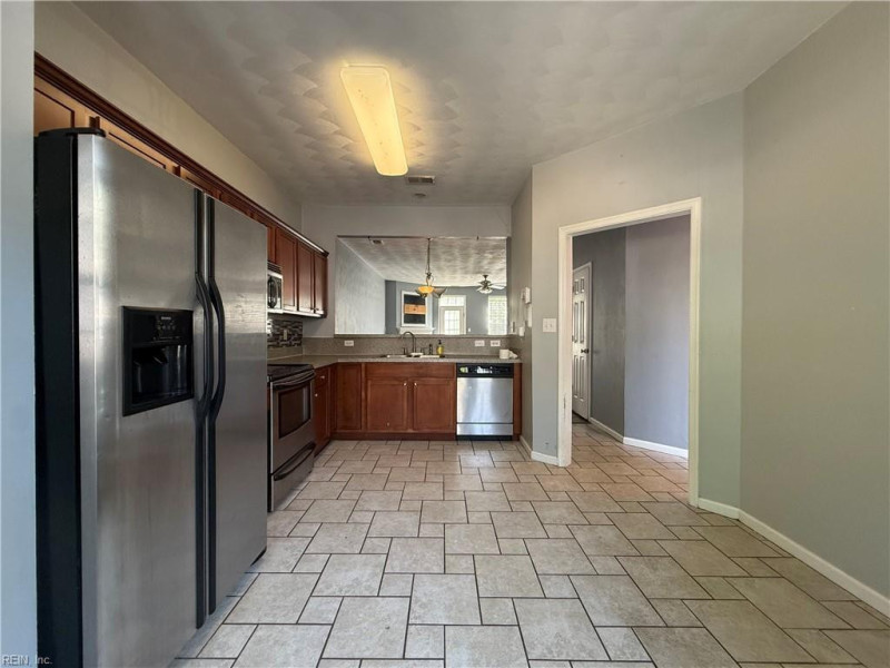 Photo 14 of 17 residential for sale in Virginia Beach virginia