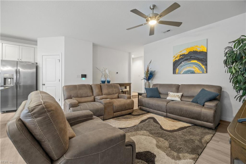 Photo 6 of 39 residential for sale in Chesapeake virginia